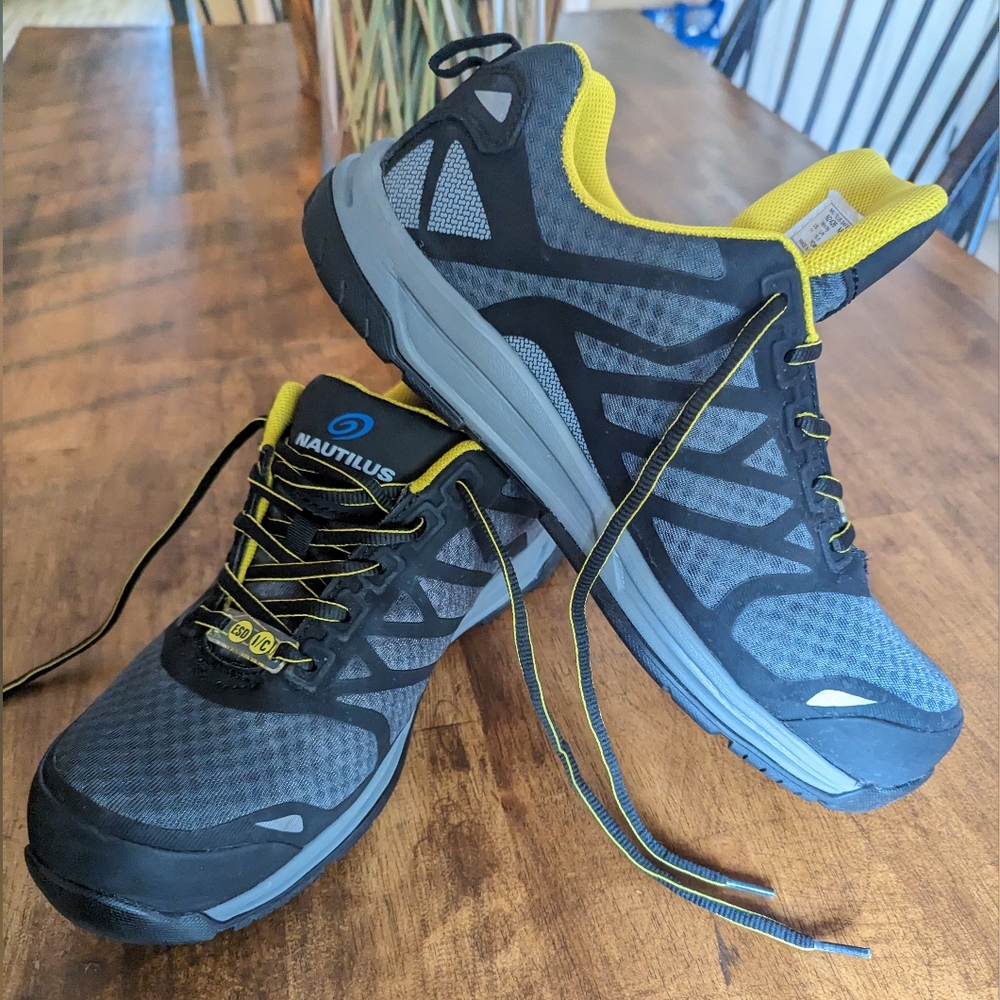 NWOB- MEN'S NAUTILUS SAFETY SHOE SIZE 11